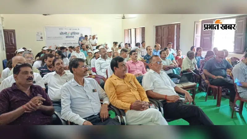 कार्यक्रम में उपस्थित लोग | Prabhat Khabar Network