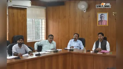 लोहरदगा में डीसी संदीप कुमार मीणा ने की पेयजल योजनाओं की समीक्षा, समय पर काम पूरा करने का निर्देश