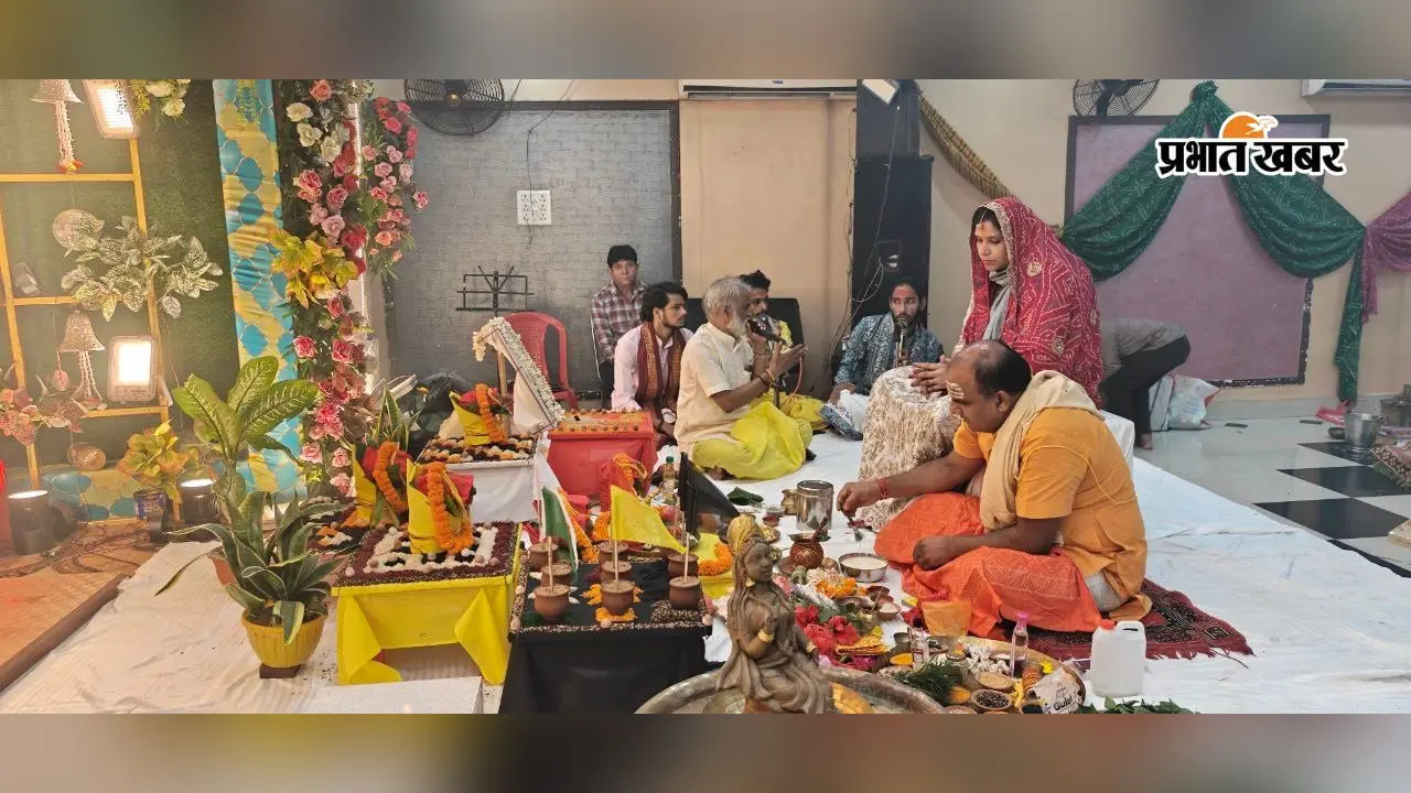 झुमरीतिलैया : सावन के मौके पर हुआ विशेष धार्मिक अनुष्ठान, शिव वाटिका में एक साथ 12 ज्योतिर्लिंगों का रुद्राभिषेक