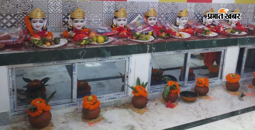 तरैया भगवती स्थान पर श्रावणी पूजा को जुटी भीड़ पूजा स्थल माता भगवती की तस्वीर | Prabhat Khabar Network