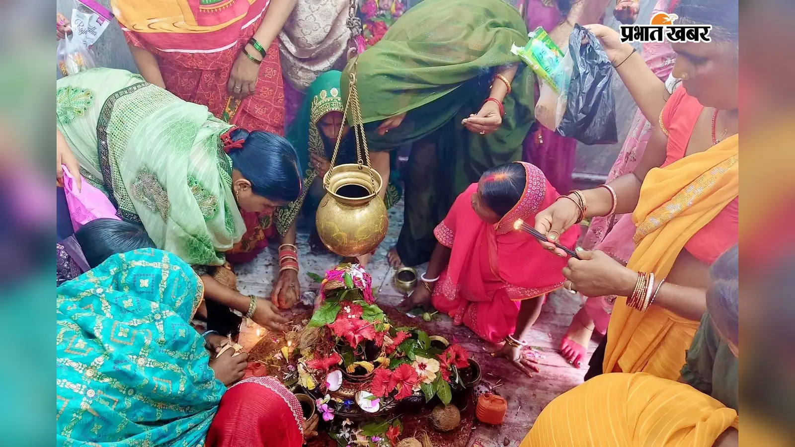 सावन पूर्णिमा पर शिवालयों में उमड़ा आस्था का सैलाब, जलाभिषेक को लगी कतार; श्रीकृष्ण को भी बांधी राखी