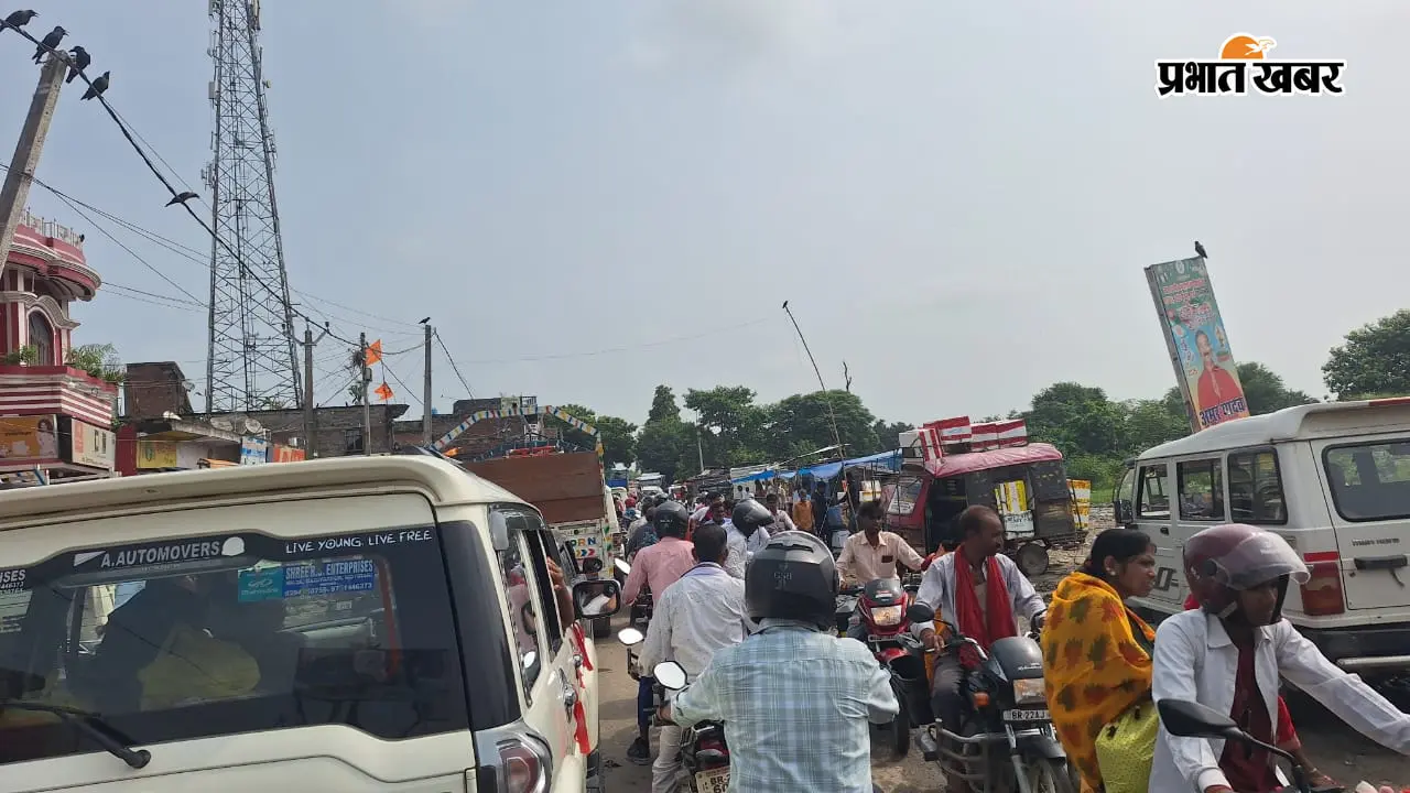 रक्षाबंधन पर लौरिया में थमी जिंदगी की रफ्तार, चारों ओर गाड़ियों का रेला, घंटों तक महाजाम