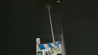 अंधेरे में डूबा बेतिया रेलवे स्टेशन, दो हाई-मास्ट लाइट बंद, बढ़ी यात्रियों की परेशानी