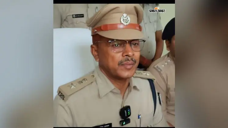 जमुई में बालूघाट पर अचानक पहुंचे एसपी, मची भगदड़; दो गिरफ्तार, बालू लदा ट्रैक्टर जब्त