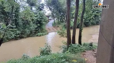 चतरा : पचकेडीया नदी पर पुल नहीं, पानी बढ़ते ही मुख्यालय से कट जाता है कोरियाडीह गांव