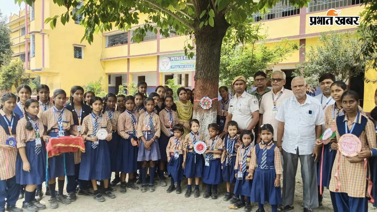 सारण में पेड़ों को राखी बांधकर बच्चों ने मनाया रक्षाबंधन, पेंटिंग से दिया पर्यावरण बचाने का संदेश
