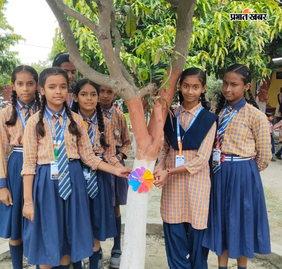 बच्चों ने पेड़ों को बाँधे रक्षा सूत्र बंधन पर्यावरण बचाने को लिया बच्चों ने संकल्प पेंटिंग के माध्यम से लोगों को पर्यावरण से संबंधित किया जागरूक | Prabhat Khabar Network