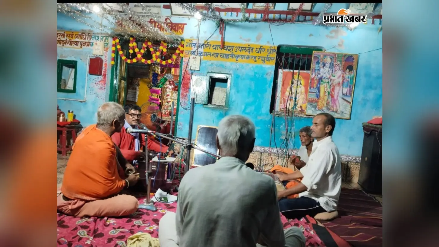 ‘राधा झूले झूला, संग में श्याम सवारिया’, कजरी की तान पर झूम उठा अहल्यास्थान