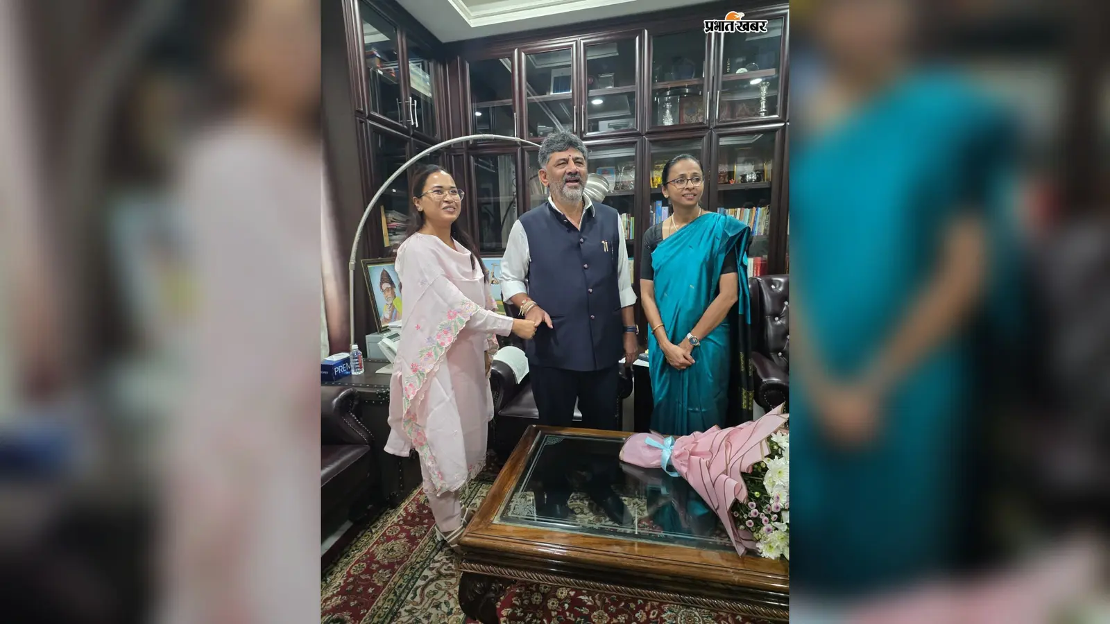 रक्षाबंधन पर दिखी सियासत से इतर रिश्ते की मिठास, मंत्री शिल्पी नेहा तिर्की ने कर्नाटक CM डीके शिवकुमार को बांधी राखी