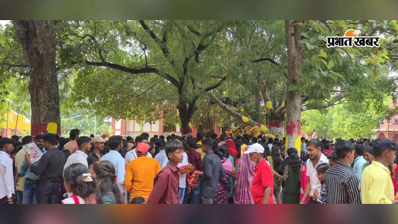 सावन पूर्णिमा पर रात से ही उमड़ी भीड़, मोहाने में स्नान कर भक्तों ने किए मां भद्रकाली के दर्शन