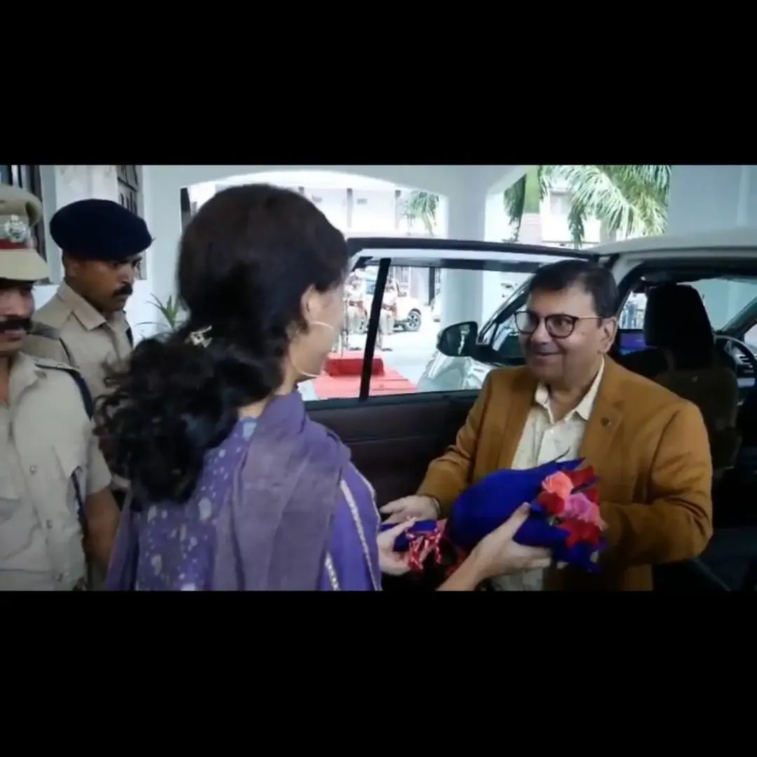 स्वागत करती DM