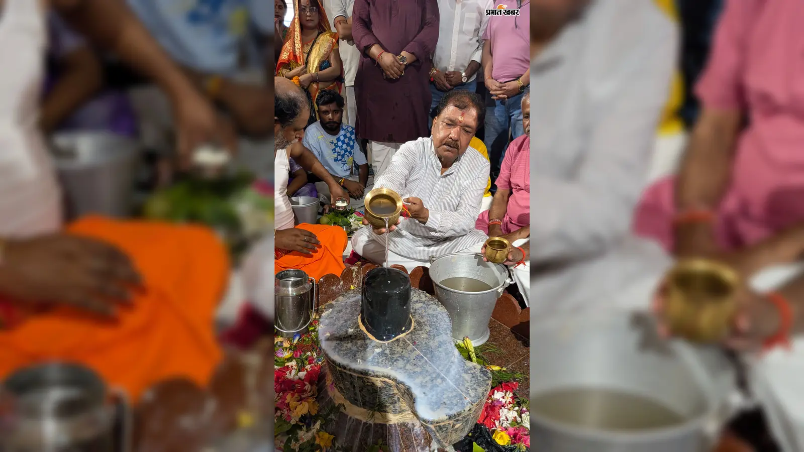 मंदिर में जलाभिषेक करते मंत्री