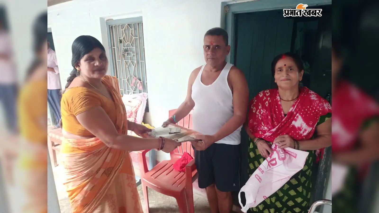 बनियापुर में धूमधाम से मना रक्षाबंधन, बहनों ने भाइयों की कलाई पर बांधा रक्षा सूत्र
