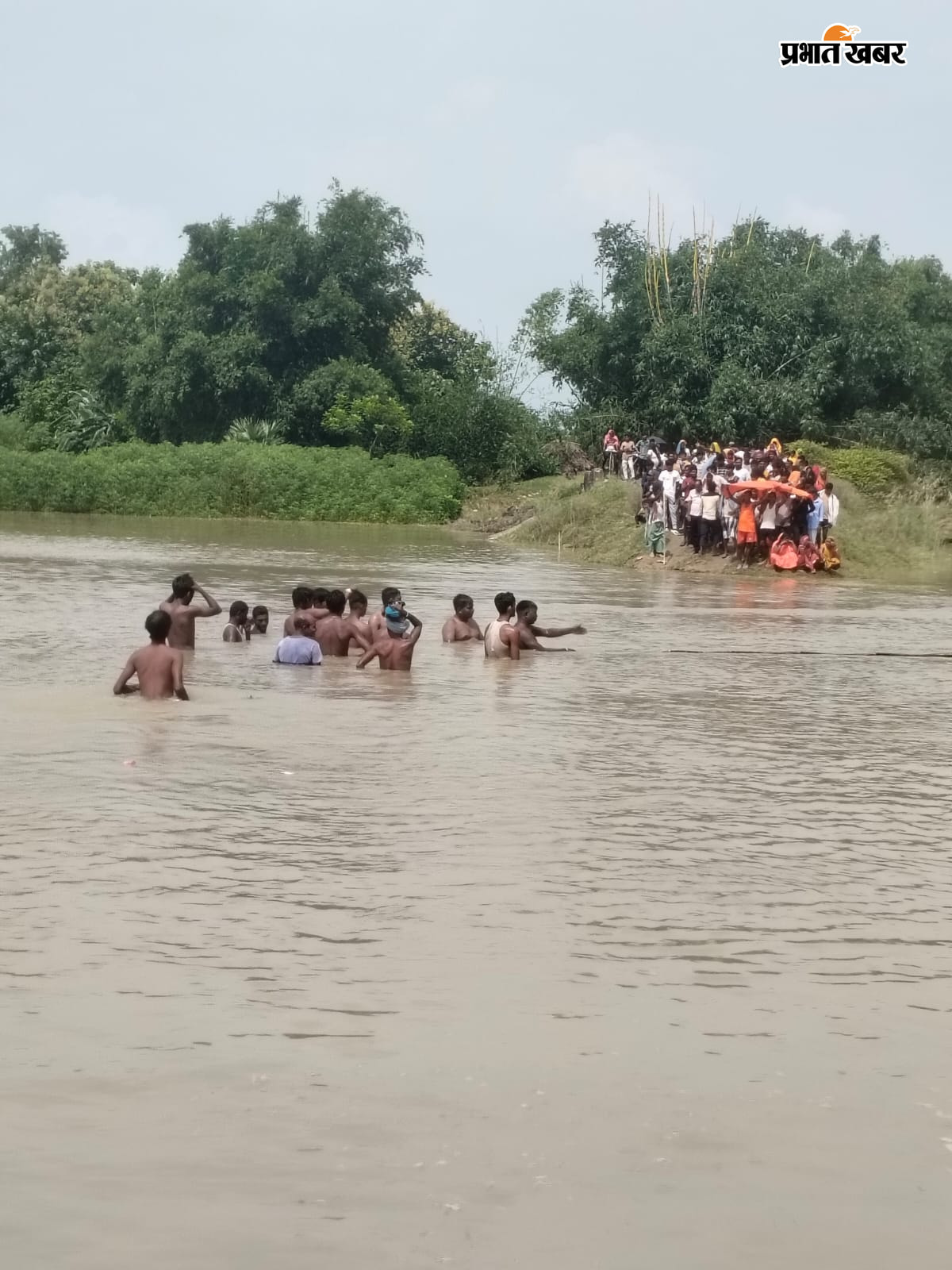 पीरपैंती के ओलनीटोला के मार्गंधार में नहाने के क्रम में एक ही गांव की तीन किशोरिया लापता,एक का शव बरामद | Prabhat Khabar Network