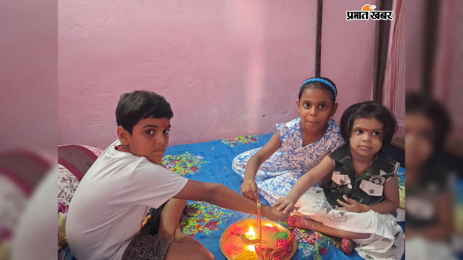 रक्षाबंधन पर बहनों ने भाइयों की कलाई पर बांधा प्यार, रोहतास के मंदिरों में भी उमड़ी श्रद्धालुओं की भीड़