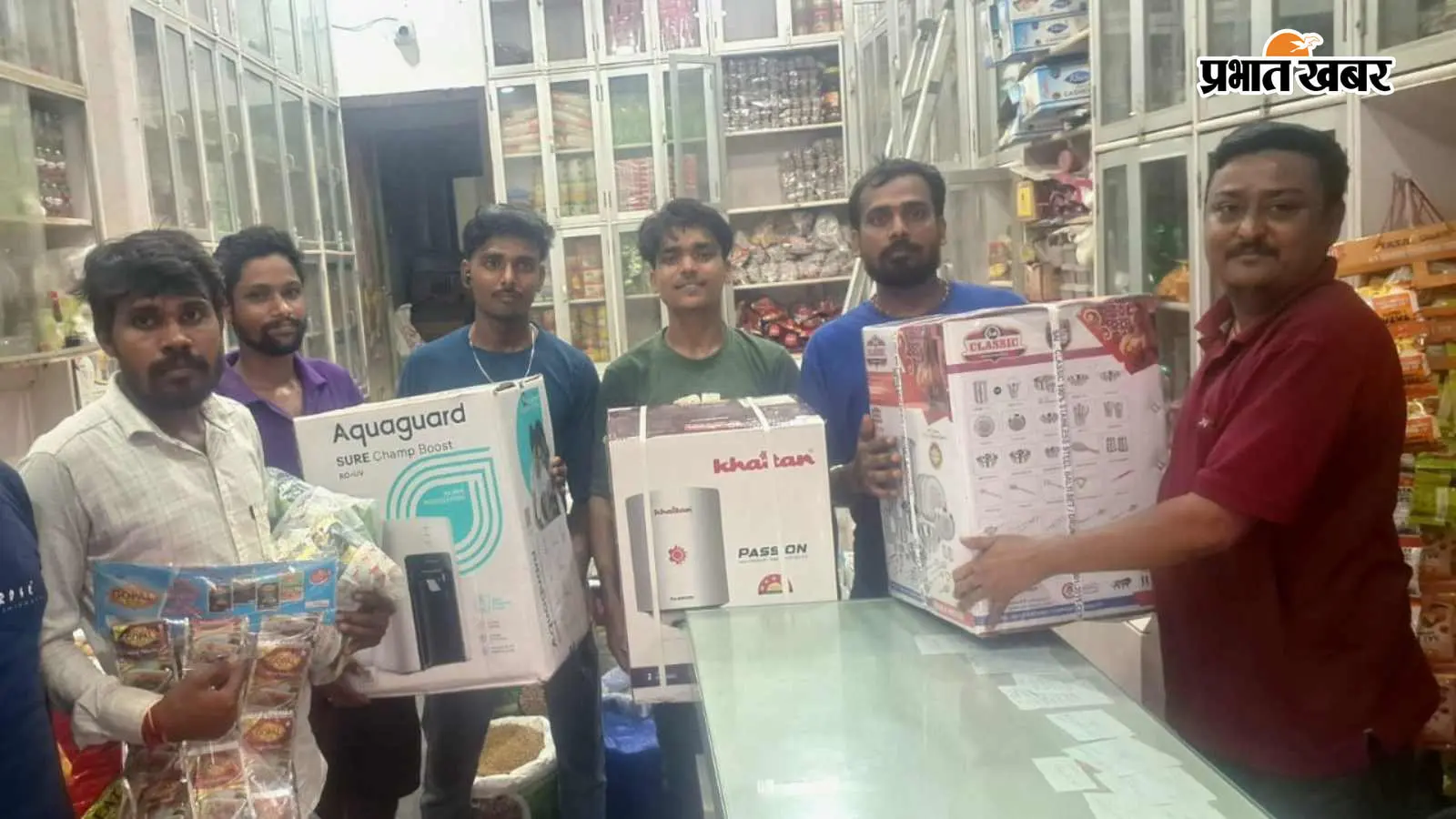 कांटी के पुराना चौक पर रक्षाबंधन पर उपहारों की बरसात, 158 थोक विक्रेताओं को मिले फ्रिज, एसी और गीजर