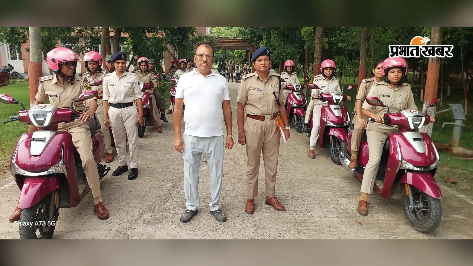 लखीसराय में 10 पुलिस अफसरों को मिली स्कूटी, अब गली-मोहल्लों में गश्ती होगी आसान; त्योहारों पर बढ़ेगी निगरानी