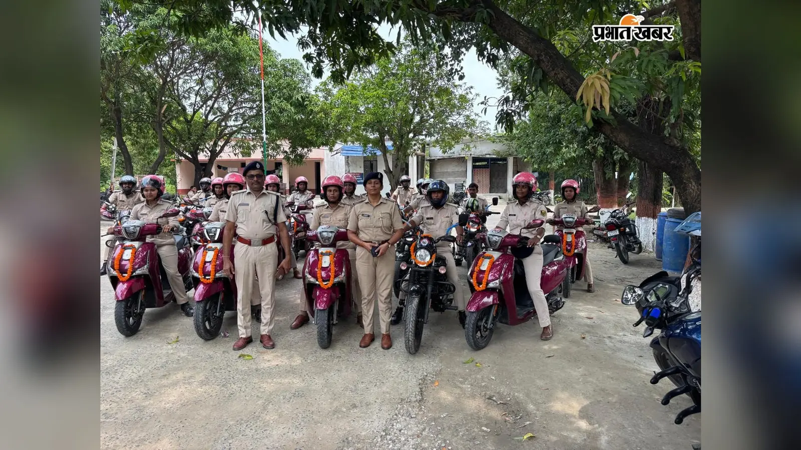 रक्षाबंधन पर पुलिस दीदियों की स्कूटी रैली, महिलाओं की सुरक्षा का दिया संदेश