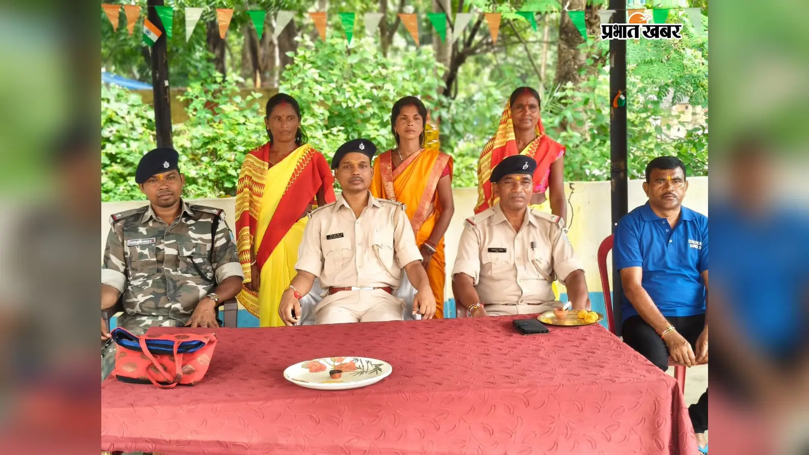 सीनी ओपी में महिला समिति ने मनाया रक्षाबंधन, थाना प्रभारी समेत जवानों को बांधी राखी