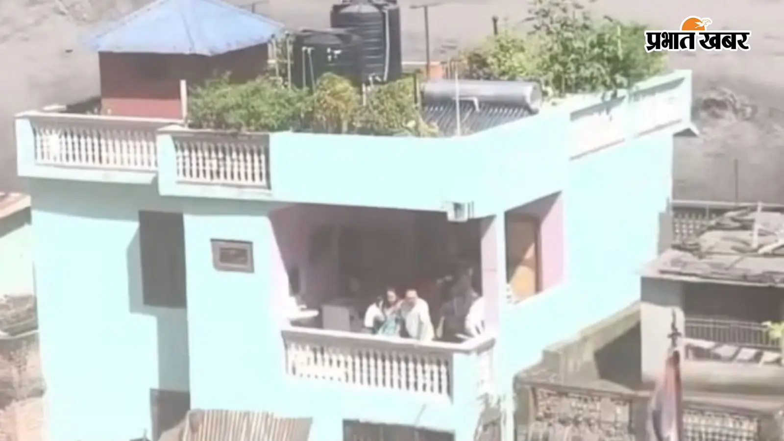 चारों तरफ तबाही, बालकनी में फंसा परिवार, नेपाल-तिब्बत सीमा से आया नया डरावना वीडियो