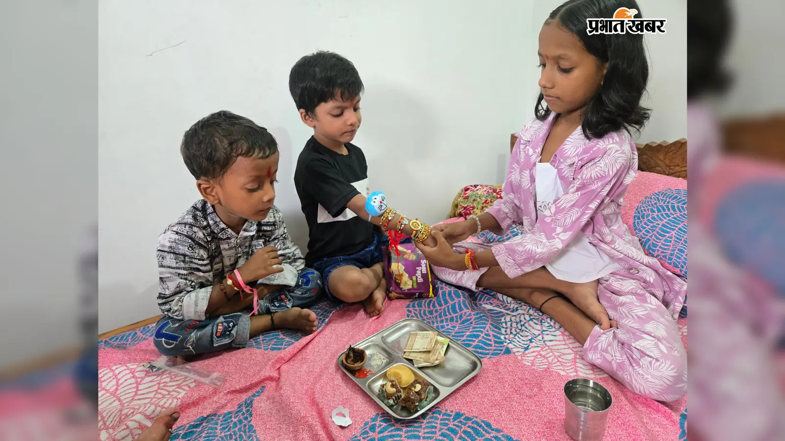 रक्षाबंधन पर कोईलवर में बाजार से घर तक दिखी रौनक, राखी-मिठाई की दुकानों पर उमड़ी भीड़