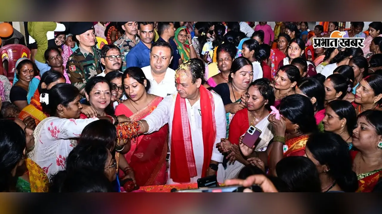 मंत्री इरफान अंसारी की कलाई पर सजी हजारों राखियां, बोले- बहनों के सम्मान से समझौता नहीं