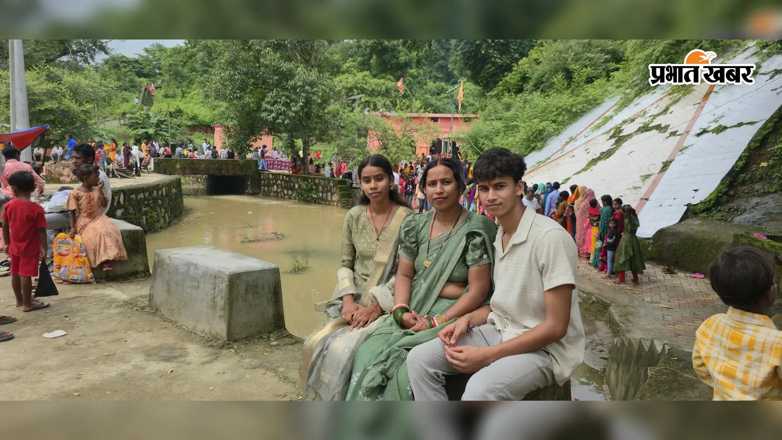 महादेव मठ में उमड़े 40 हजार श्रद्धालु, शिवगुफा में जलाभिषेक के लिए लगी लंबी कतार