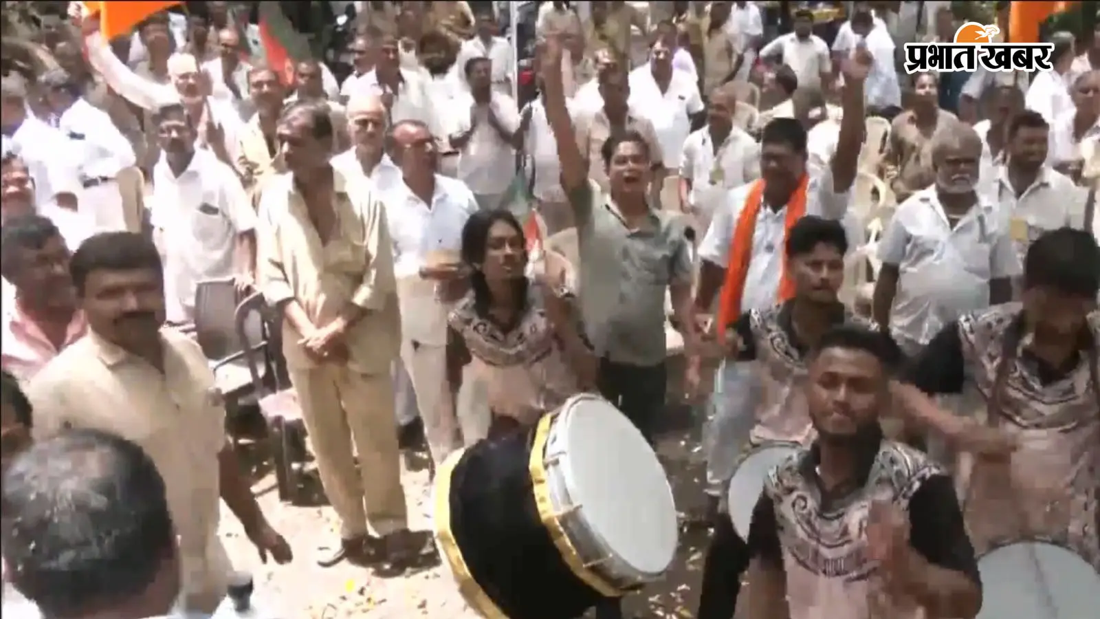 Video: मराठी सीखने को मिली 1 साल की मोहलत, मुंबई में गैर-मराठी ऑटो चालकों ने मनाया जश्न