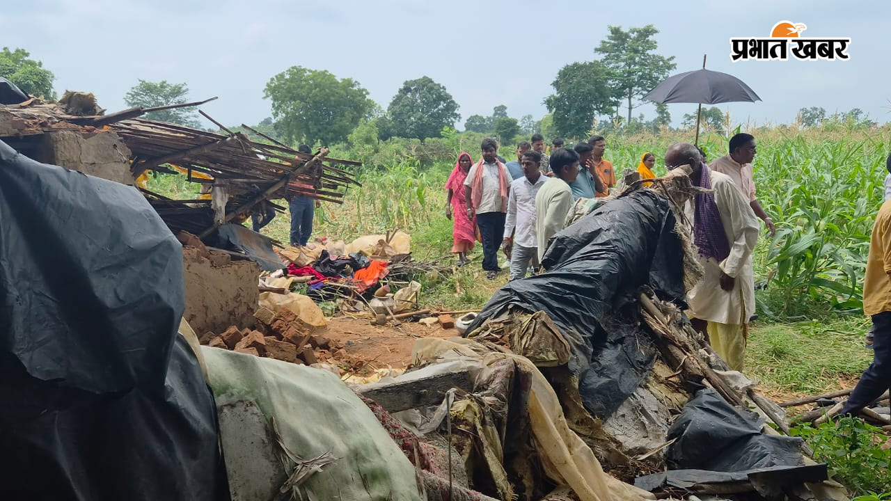 तोड़ा गया घर की तस्वीर हाथियों के द्वारा बर्बाद किया गया फसल की तस्वीर | Prabhat Khabar Network