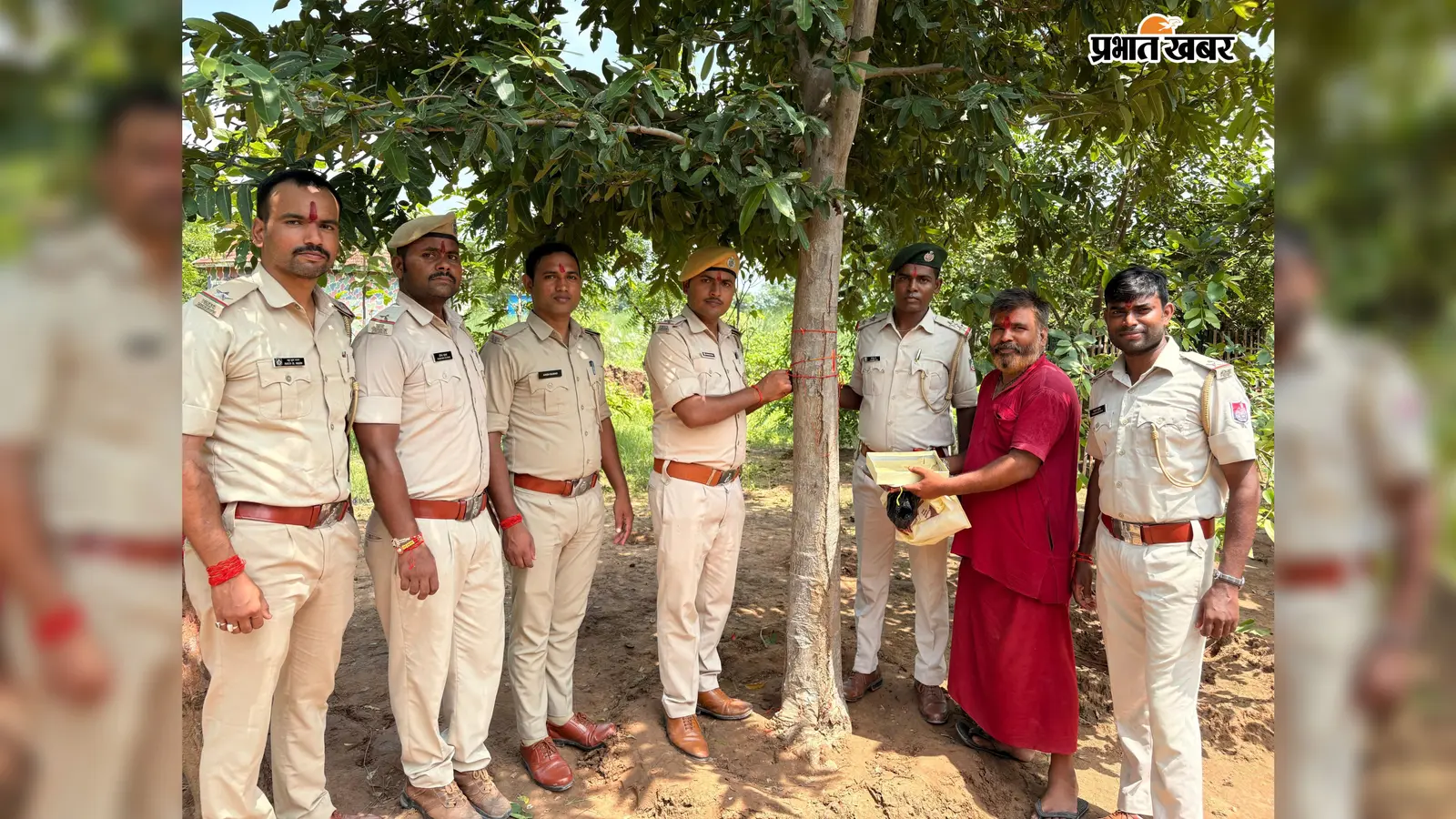 रोहतास: रक्षाबंधन पर पेड़ों को बांधी राखी, वनकर्मियों ने लिया सुरक्षा का संकल्प