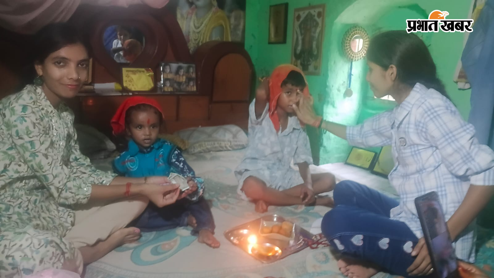 फोटो: भाइयों को राखी बांधती बहने | Prabhat Khabar Network