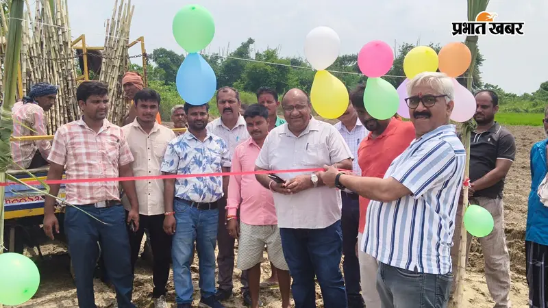 नरकटियागंज में पहली बार मशीन से गन्ने की बुवाई, खाद और दवा का छिड़काव भी साथ-साथ
