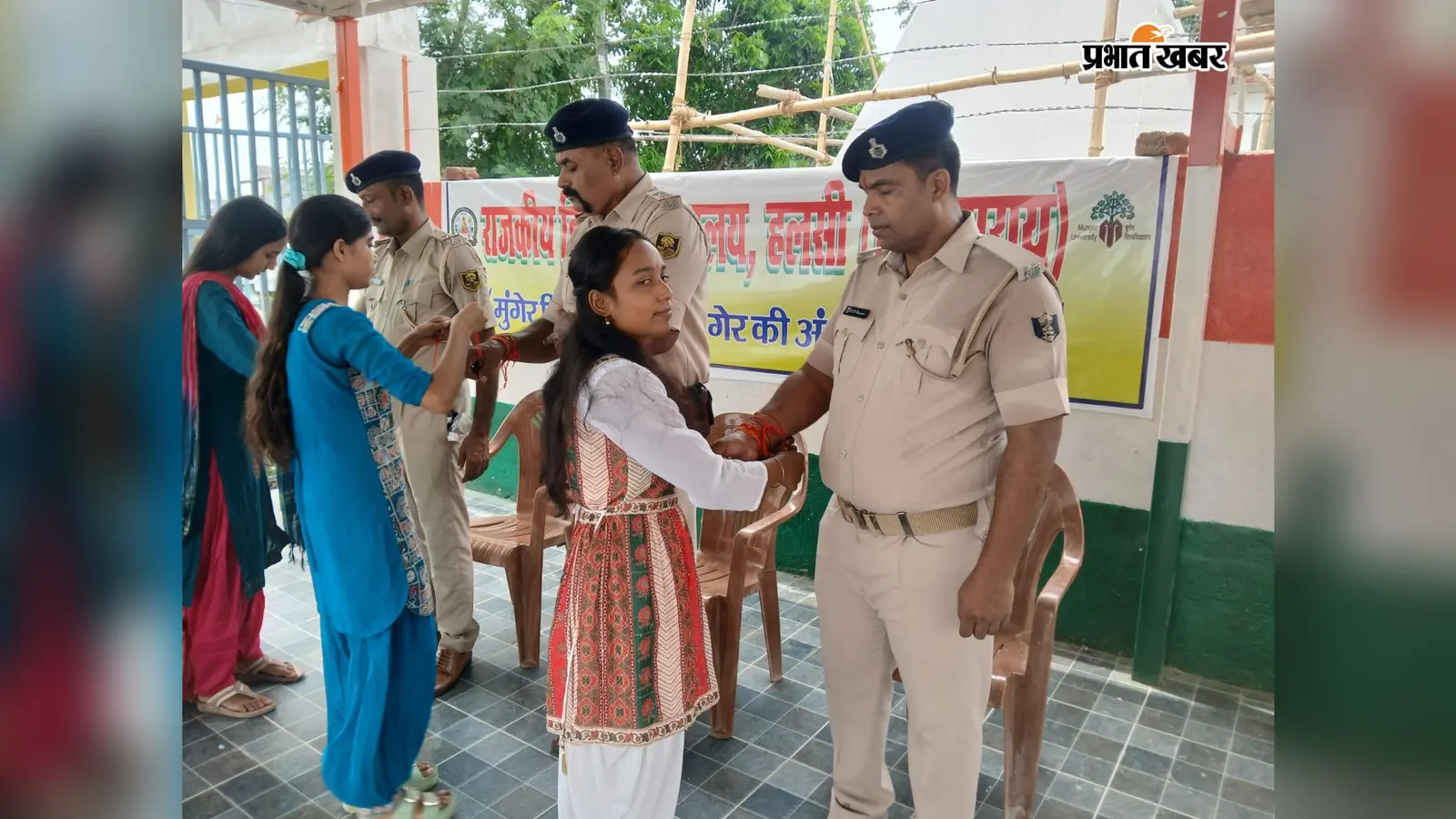 रक्षाबंधन पर घर से दूर जवानों की कलाई पर सजी राखी, कॉलेज की बेटियों ने कहा- आप हमारी सुरक्षा करते हैं, हम आपके साथ हैं