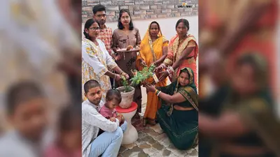 तरैया में बहनों ने भाई के कलाई पर रक्षा सूत्र बांधा, लंबी आयु की कामना की