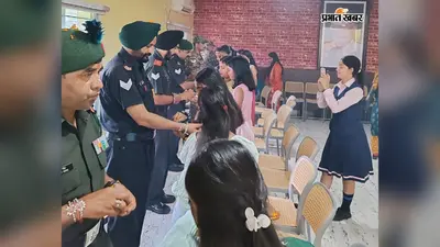 जवानों की कलाई पर छात्राओं ने बांधा रक्षा सूत्र, सैनिकों के संग मनाया रक्षाबंधन