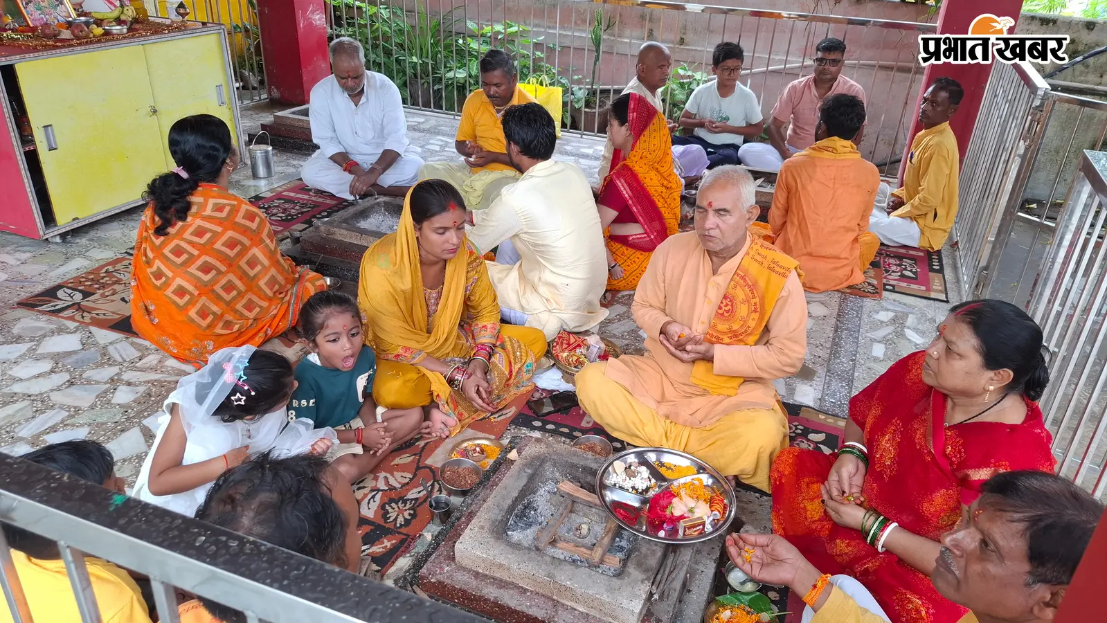 Palamu News: सावन पूर्णिमा पर गायत्री शक्ति पीठ में हुआ विशेष पूजा-अनुष्ठान, शाम में दीप महायज्ञ