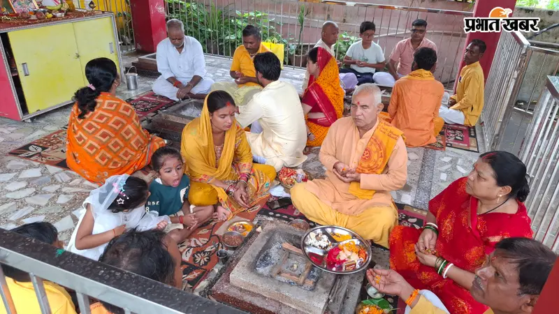 Palamu News: सावन पूर्णिमा पर गायत्री शक्ति पीठ में हुआ विशेष पूजा-अनुष्ठान, शाम में दीप महायज्ञ