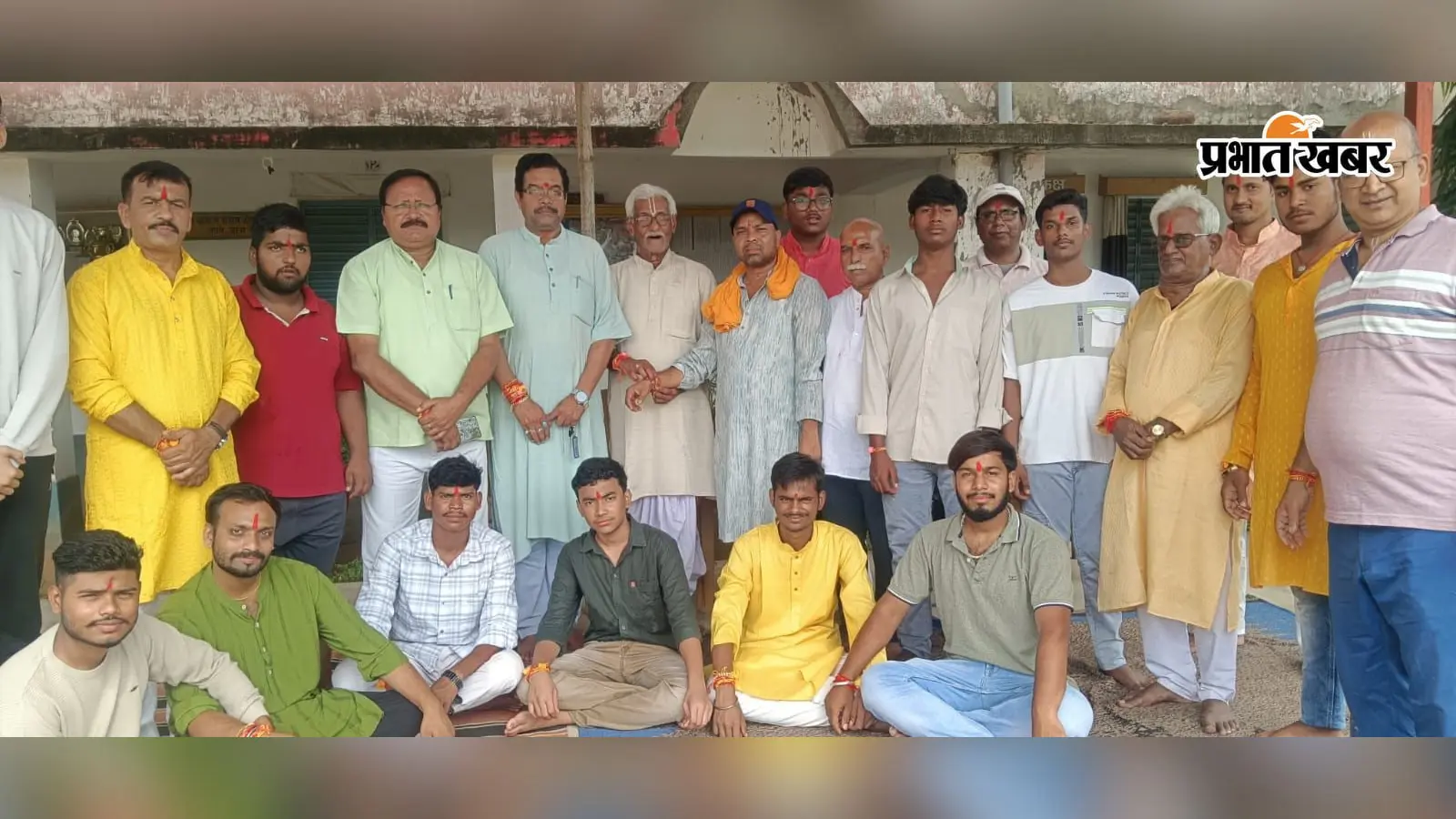 पतरातू में अनोखा रक्षाबंधन, भाई-बहन ही नहीं भगवा ध्वज को भी बांधा रक्षा सूत्र