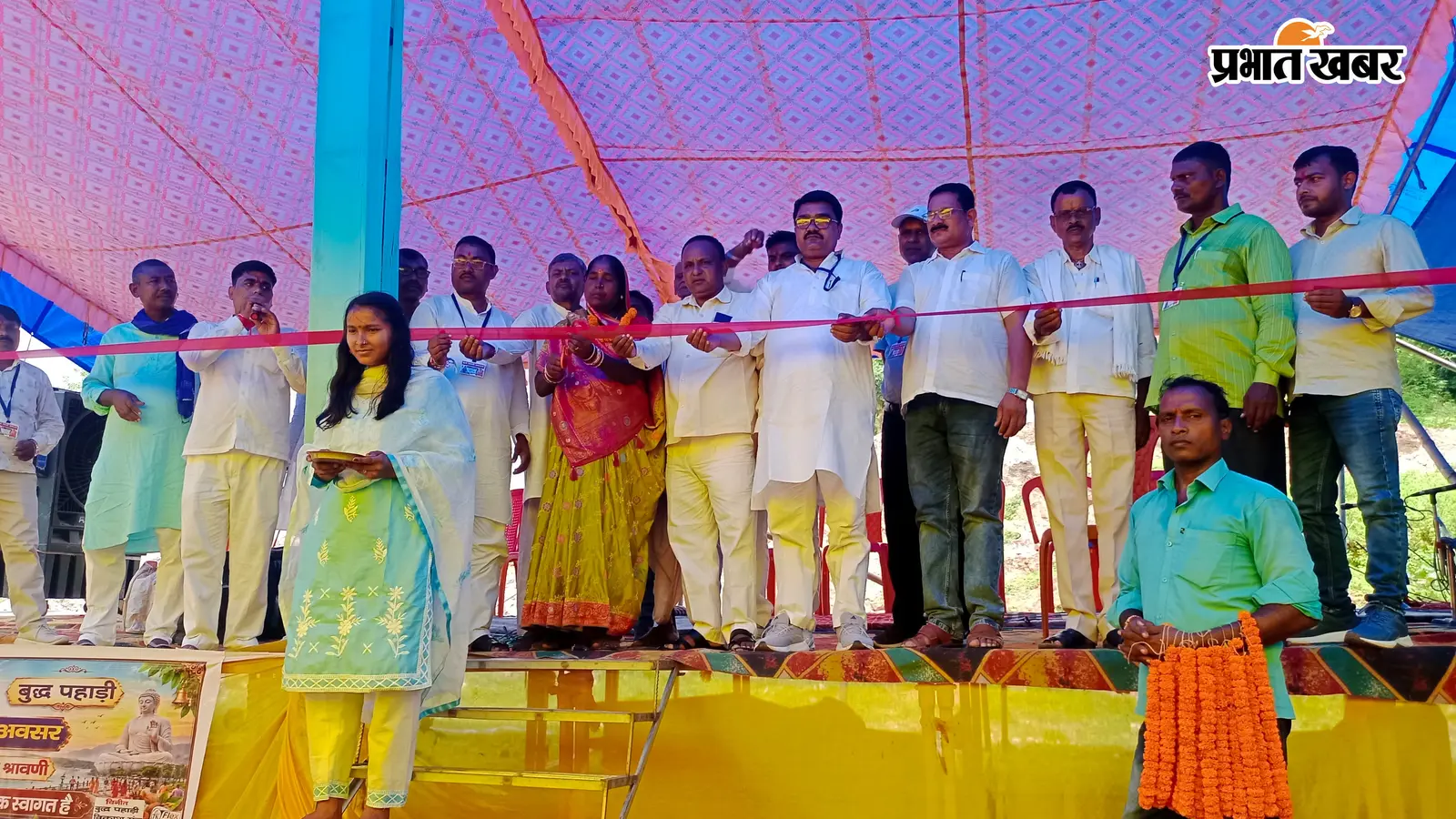 गया जी : डुमरिया की बुद्ध पहाड़ी पर दोगोला गायन का मुकाबला, सड़क और विवाह मंडप की भी हुई घोषणा