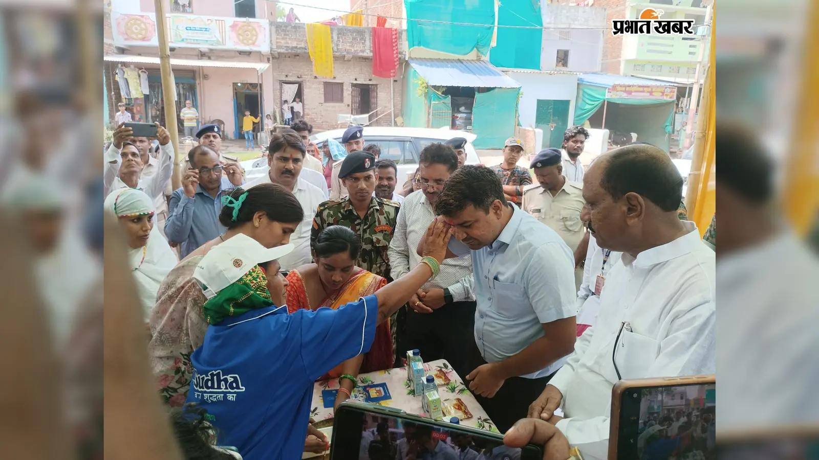 रोहतास की महिलाओं को मिला रोजगार का नया रास्ता, दरिहट में DM ने शुरू कराया जीविका-सुधा बिक्री केंद्र
