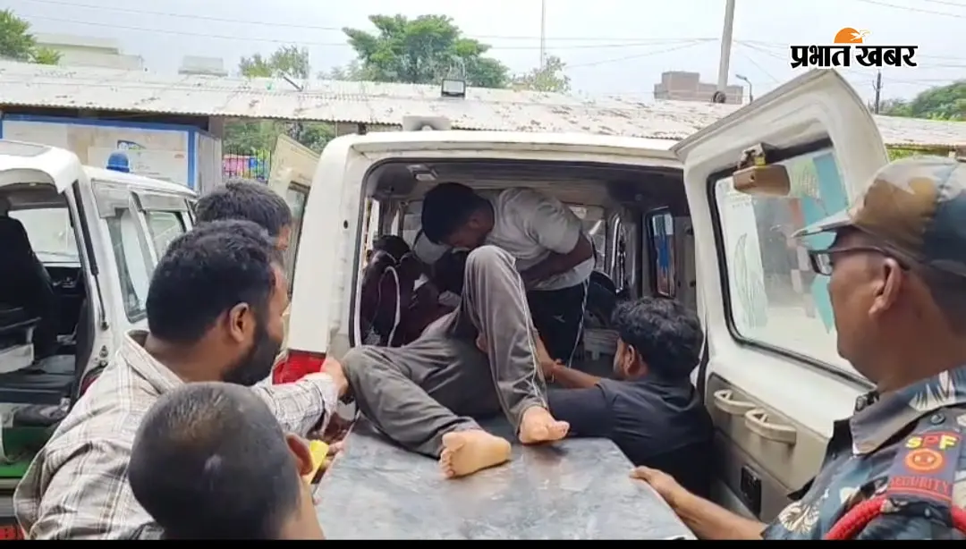 शेखपुरा : बहन के घर राखी बंधवाने जा रहे थे दो भाई, रास्ते में आमने-सामने भिड़ी बाइक; दोनों गंभीर