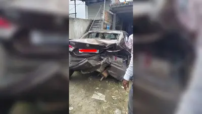 बगोदर जीटी रोड पर दो सड़क हादसे, युवक घायल, दो कारें क्षतिग्रस्त