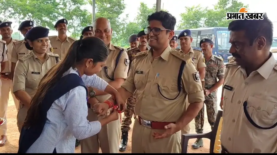 शेखपुरा में छात्राओं ने SP-ASP समेत पुलिसकर्मियों को बांधी राखी, बदले में मिला सुरक्षा का भरोसा