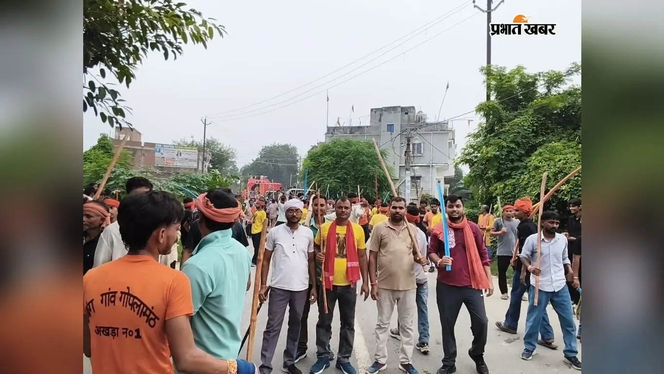 गोपालगंज: थावे के गोपलामठ से कड़ी सुरक्षा के बीच निकला भव्य महावीरी अखाड़ा जुलूस, युवाओं ने दिखाए हैरतअंगेज करतब