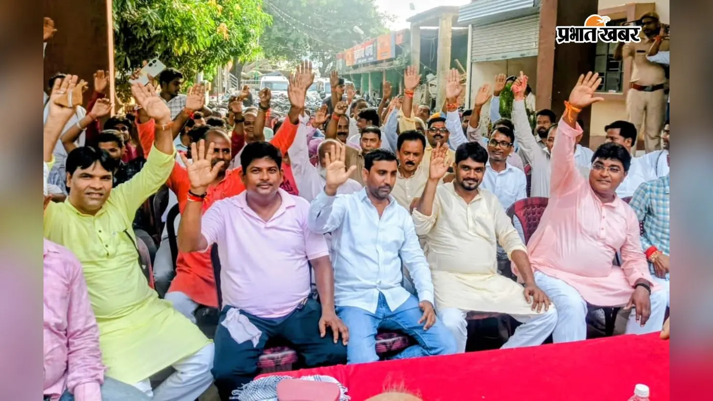 सीवान: बड़हरिया महावीरी जुलूस और मेले में DJ व आर्केस्ट्रा पर पूर्ण प्रतिबंध, धारदार हथियारों के प्रदर्शन पर रहेगी रोक; शांति समिति में कड़े फैसले