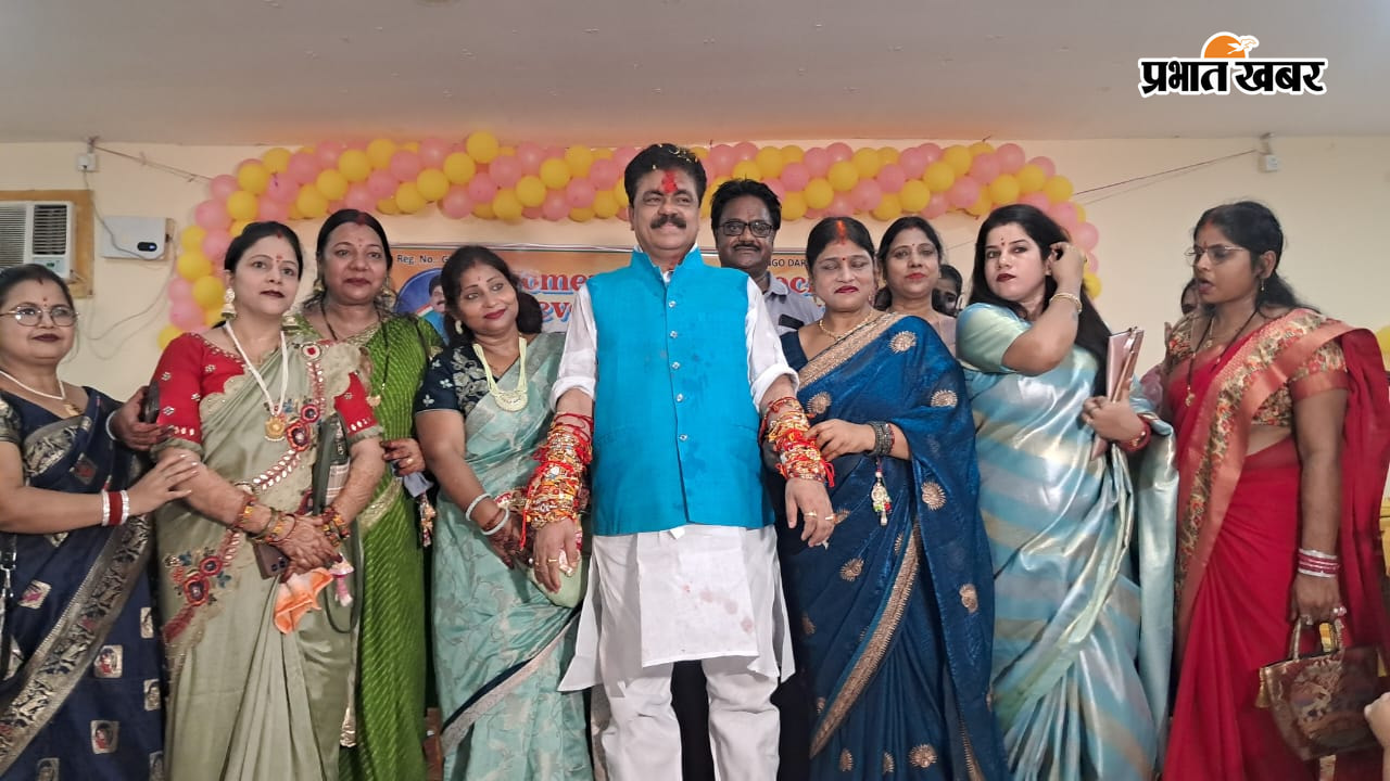 मेयर और पूर्व डिप्टी मेयर की कलाई पर सजी सैकड़ों राखियां, महिलाओं ने बांधा भाईचारे का धागा | Prabhat Khabar Network