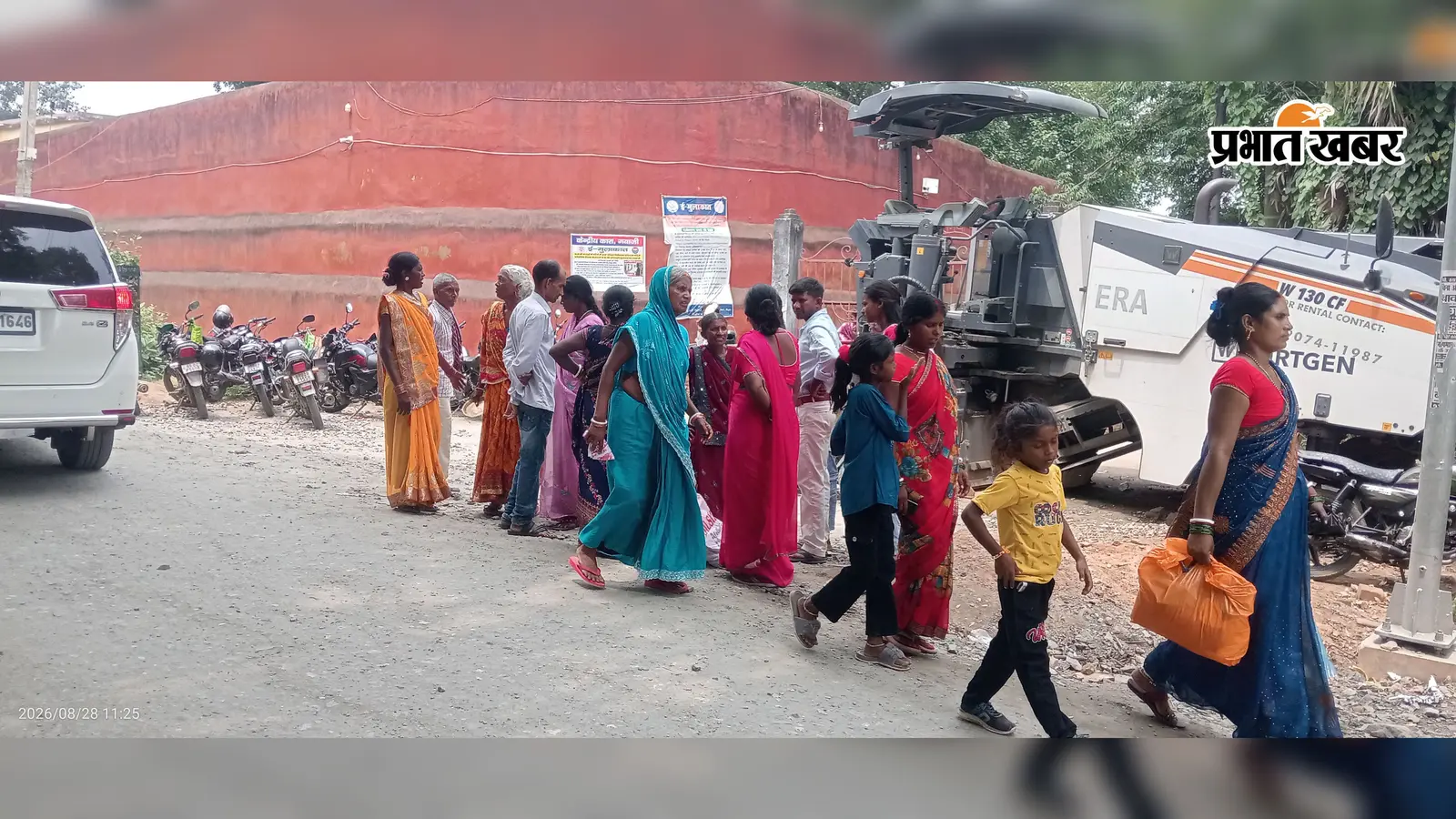 राखी लेकर गया सेंट्रल जेल पहुंचीं दर्जनों बहनें, भाई से मुलाकात नहीं हुई तो सुरक्षाकर्मी के हाथ भेजी राखी