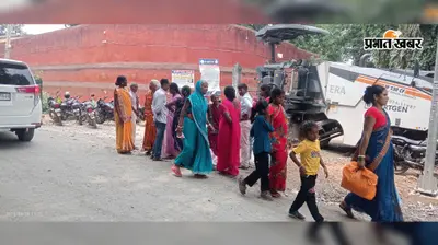 राखी लेकर गया सेंट्रल जेल पहुंचीं दर्जनों बहनें, भाई से मुलाकात नहीं हुई तो सुरक्षाकर्मी के हाथ भेजी राखी