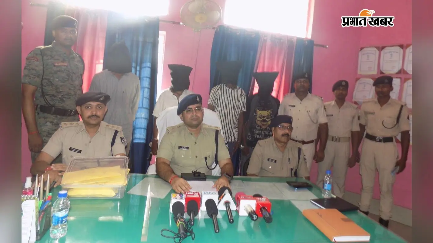 पूर्णिया में दालकोला चेकपोस्ट पर खेल! तस्करों से पैसे लेकर स्मैक की खेप पार कराने के आरोप में दो होमगार्ड गिरफ्तार