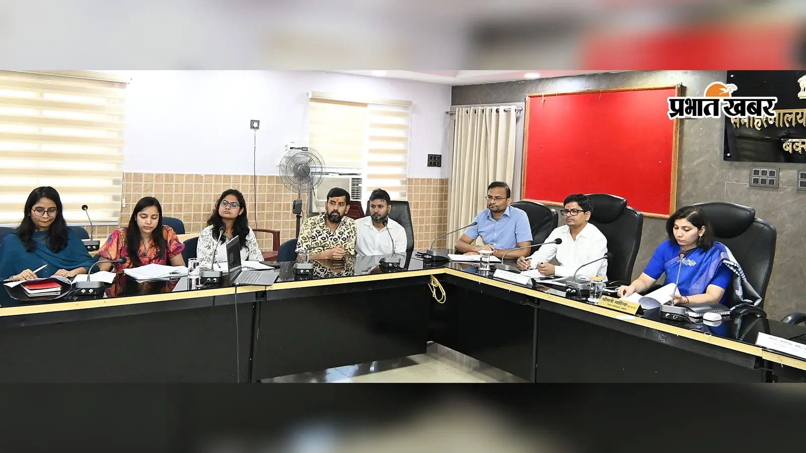 बक्सर में 82,423 किसानों की फॉर्मर रजिस्ट्री पूरी, लंबित आवेदनों के जल्द निष्पादन का DM ने दिया निर्देश